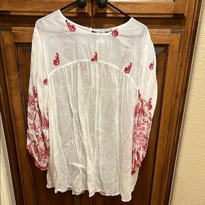 Johnny Was White and Red Embroidered blouse